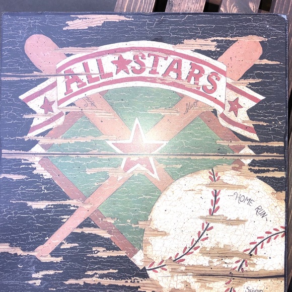 Wall decor with sports theme - Picture 3 of 5